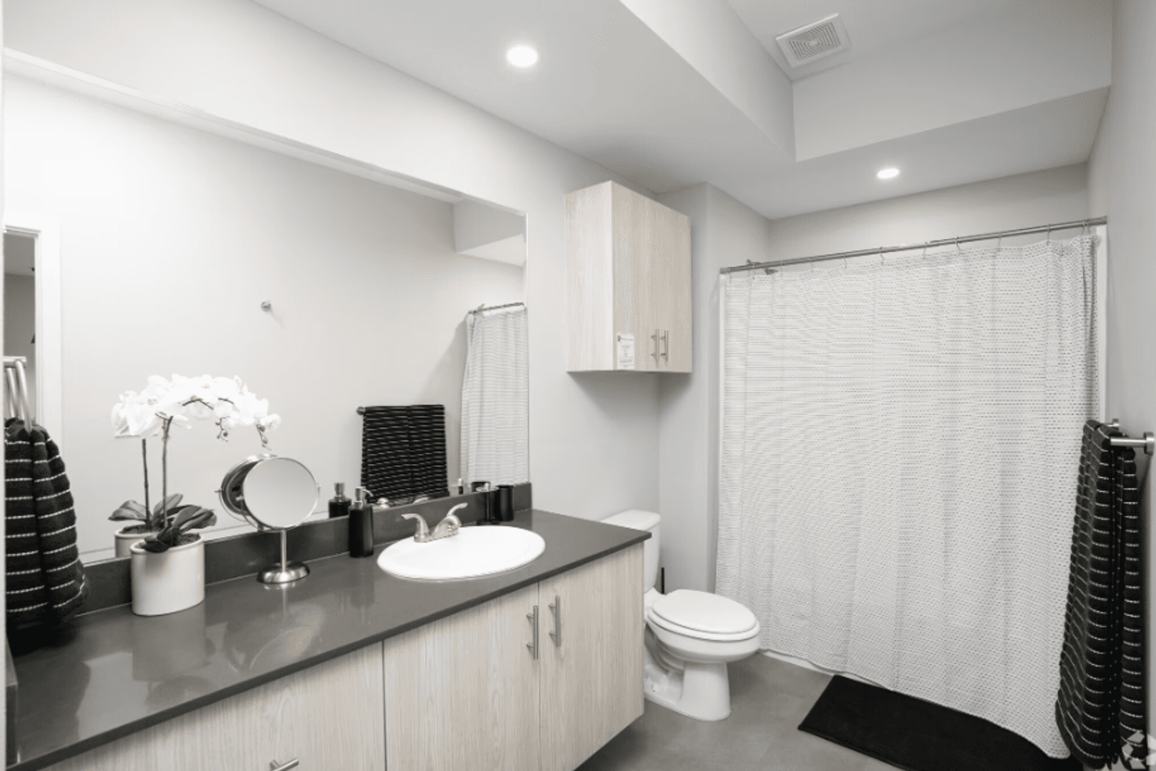 Mission Apartment: 7220 W Interstate Highway 2