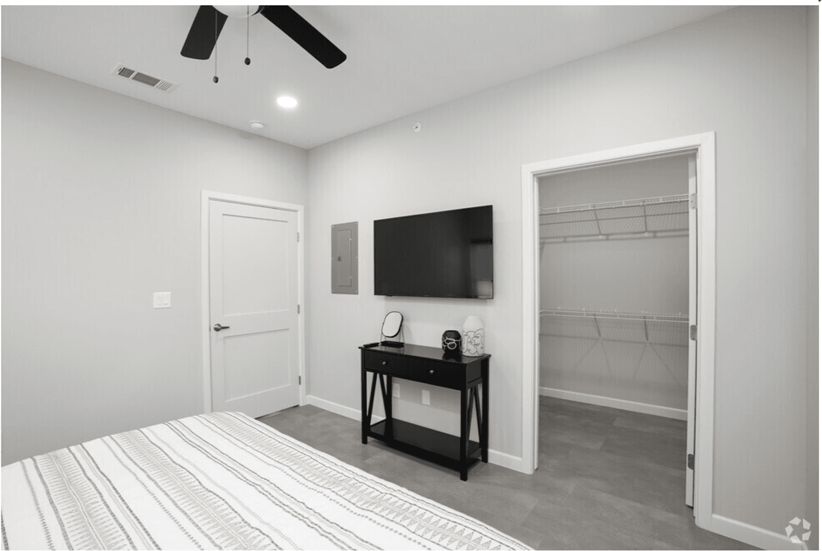 Mission Apartment: 7220 W Interstate Highway 2
