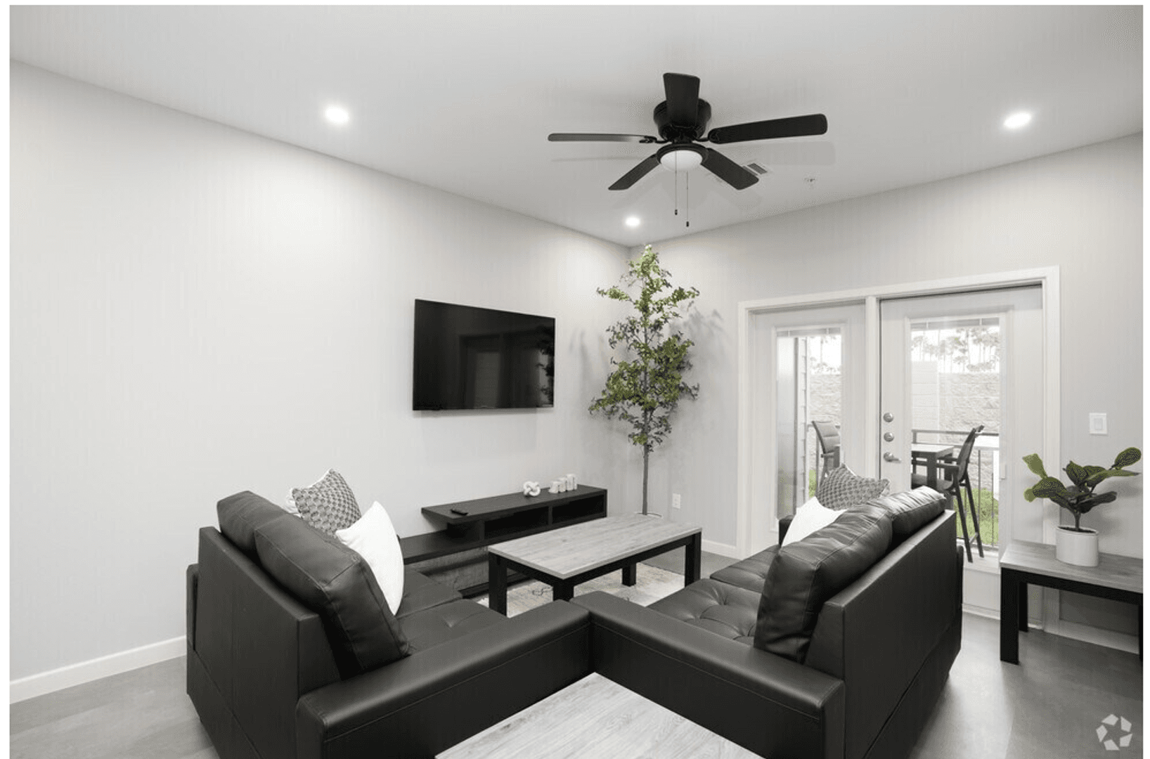 Mission Apartment: 7220 W Interstate Highway 2