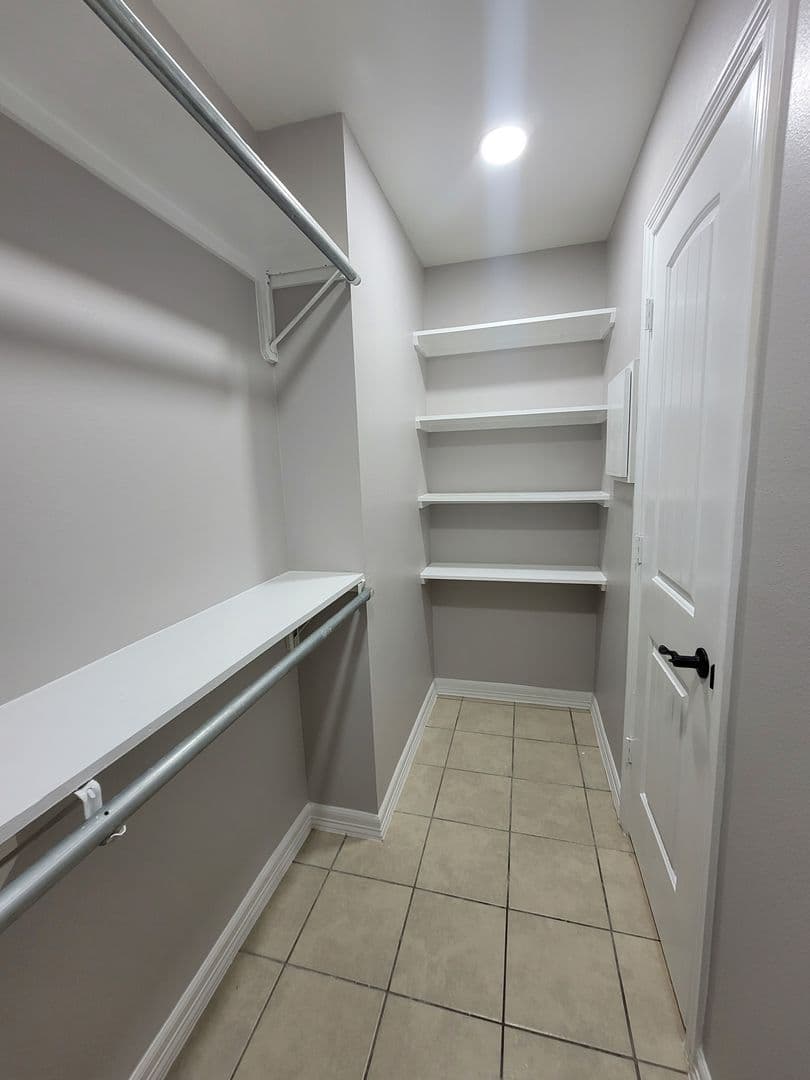La Joya Apartment: 409 E. 3rd St.