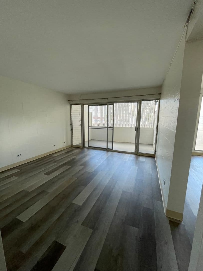 Honolulu Apartment: 1671 Kalakaua Ave