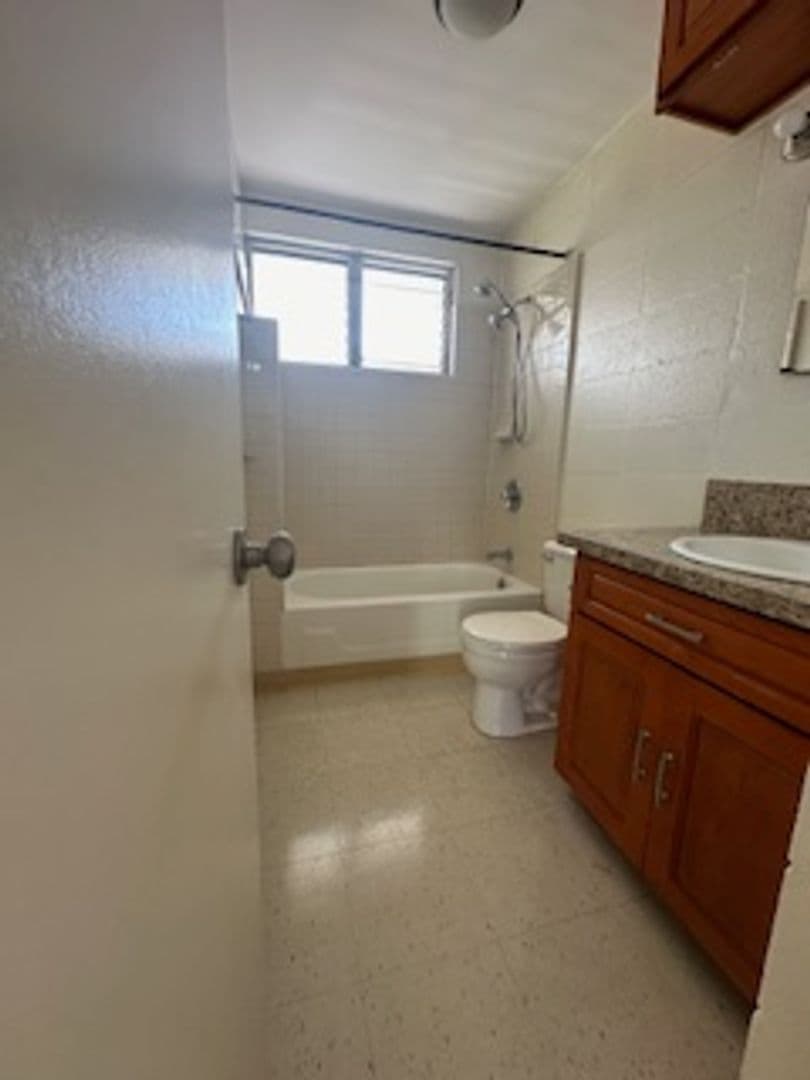 Honolulu Apartment: 1671 Kalakaua Ave