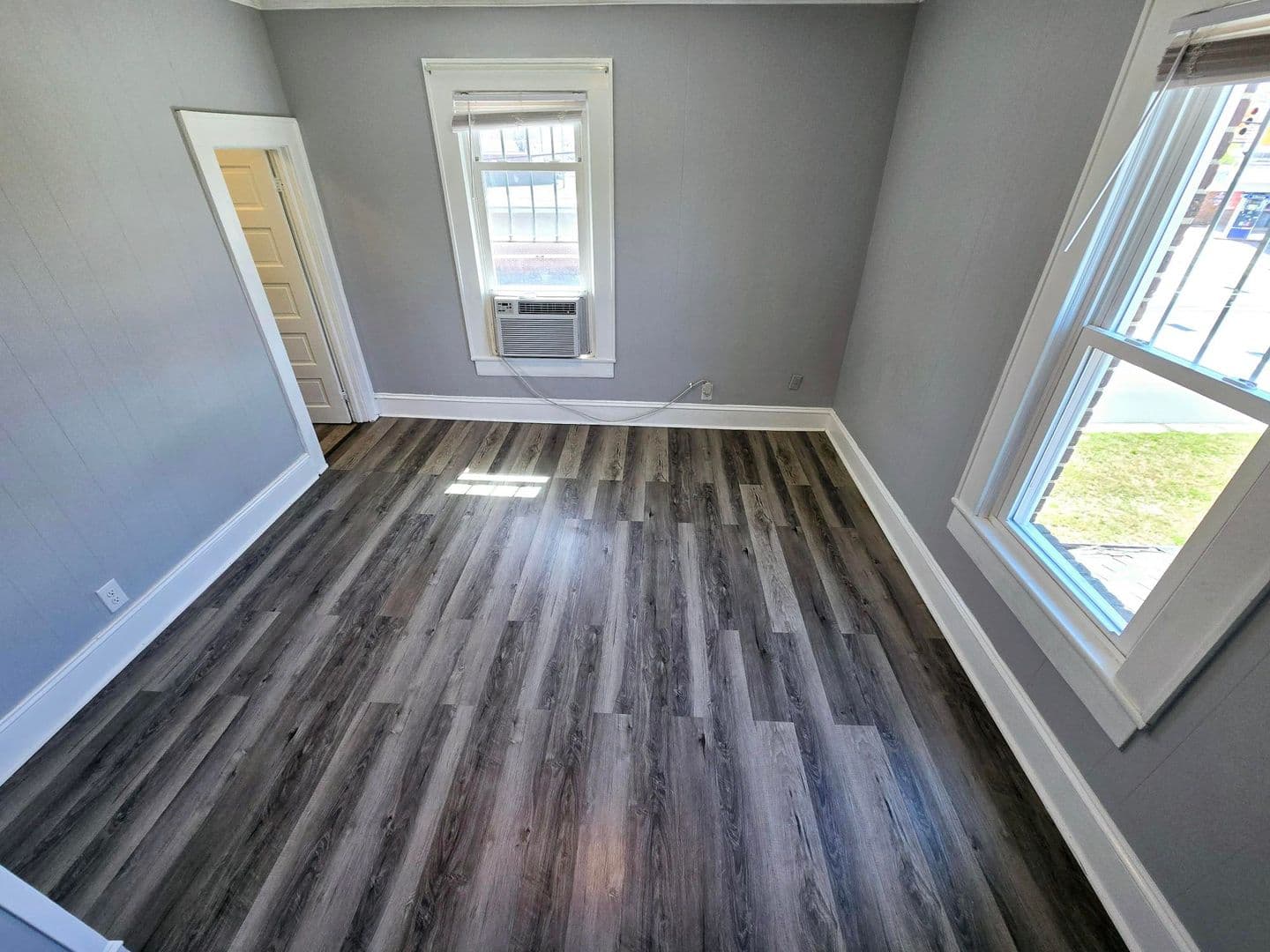 Burlington House: 426 S. Beaumont Ave-C