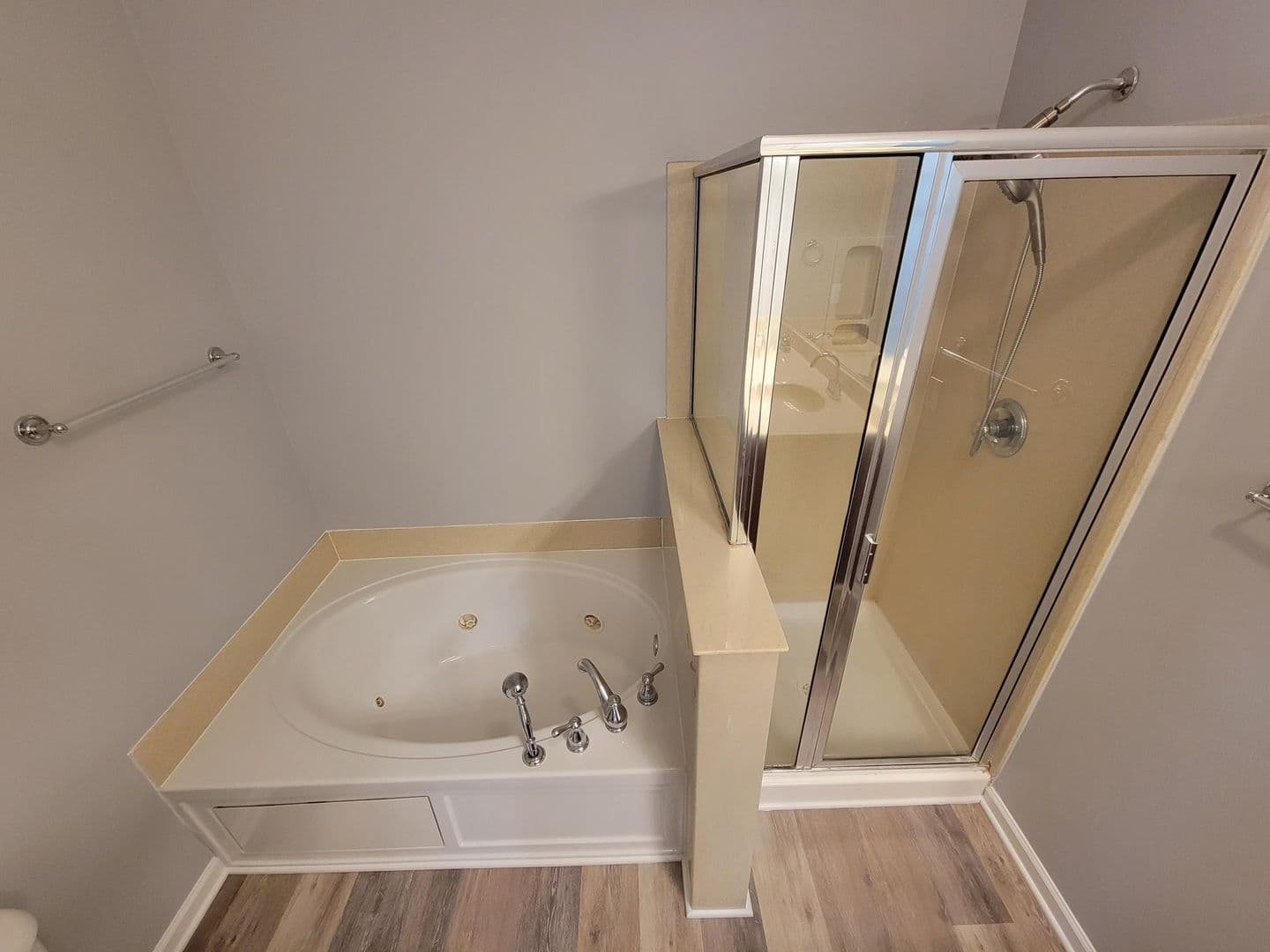 Burlington House: 1322 Ingle Ct