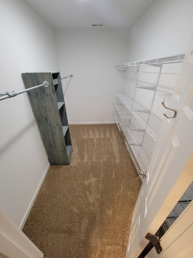 Burlington House: 1322 Ingle Ct