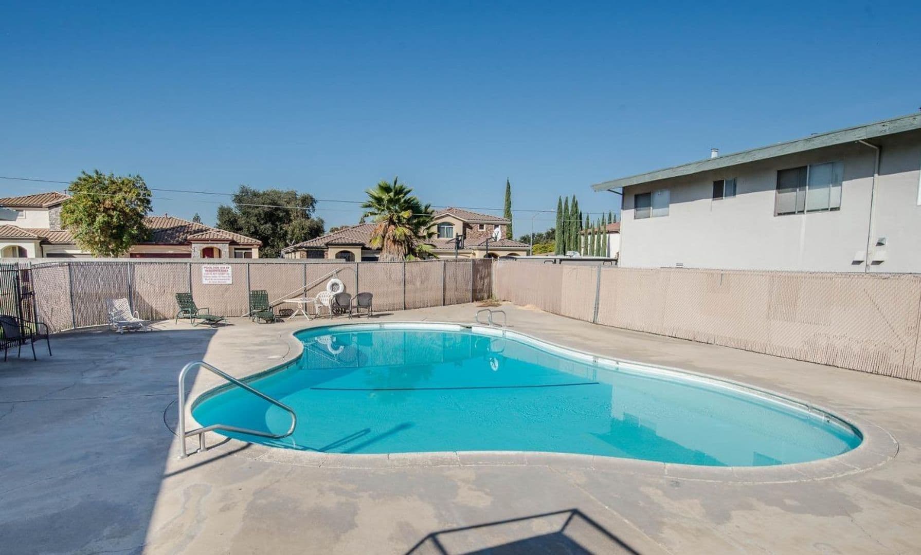 Carmichael Apartment: 3319 Mensch Court