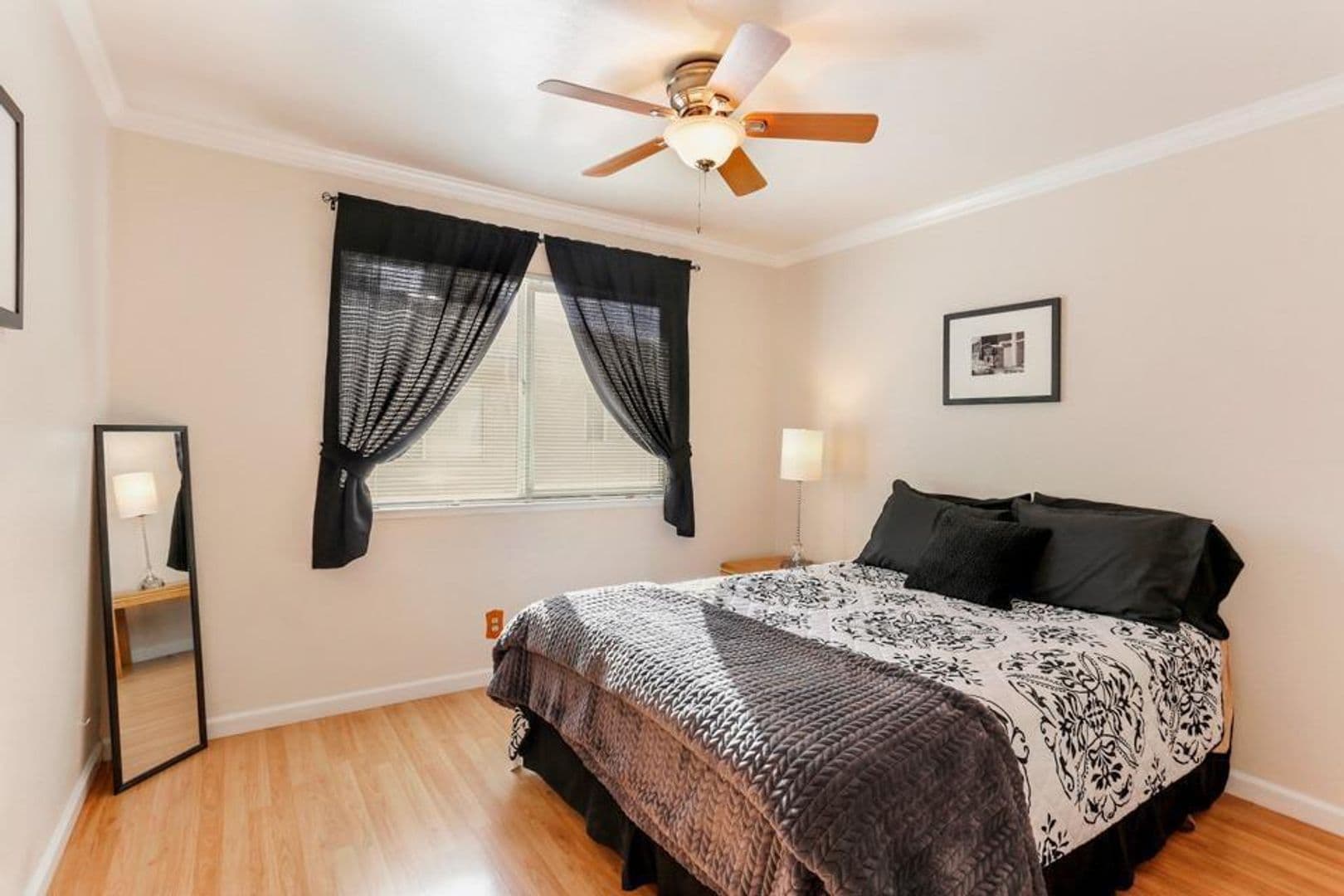 Sacramento House: 5137 Connecticut Dr