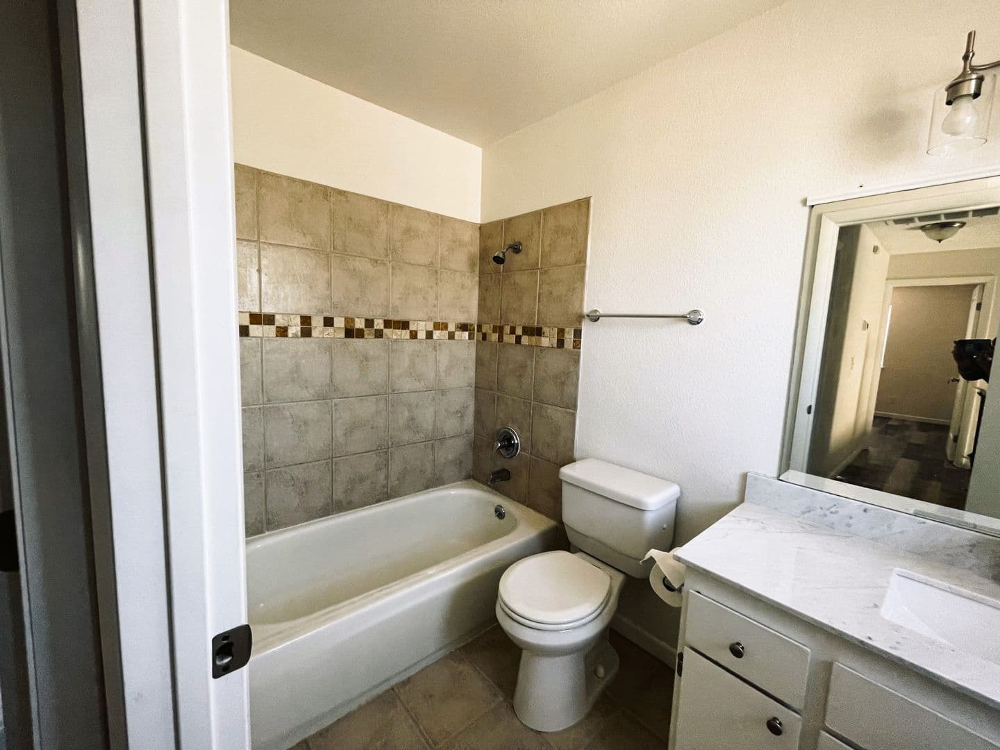 Roseville House: 627 Lassen Way