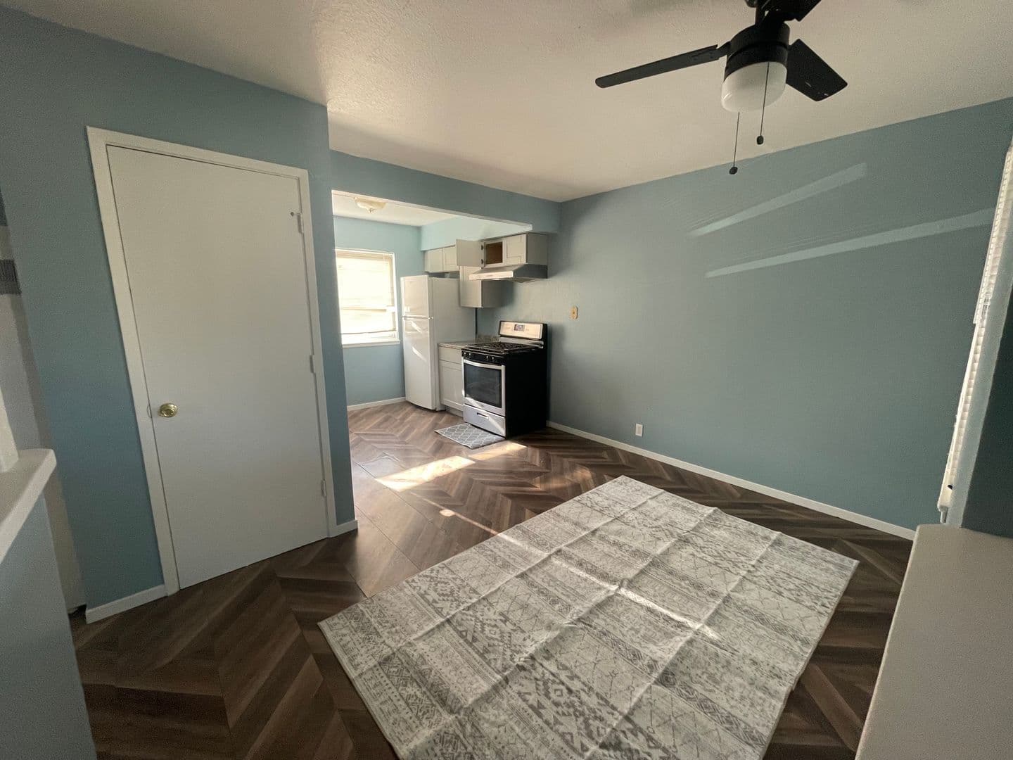 Carmichael Apartment: 3319 Mensch Court
