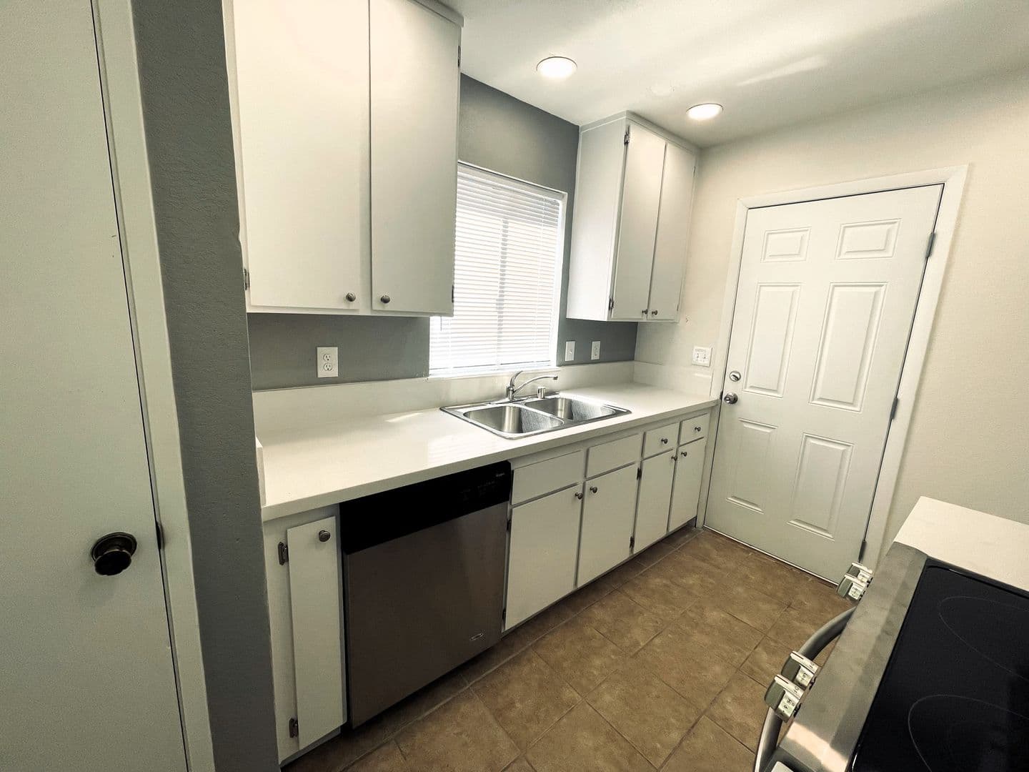 Roseville House: 627 Lassen Way