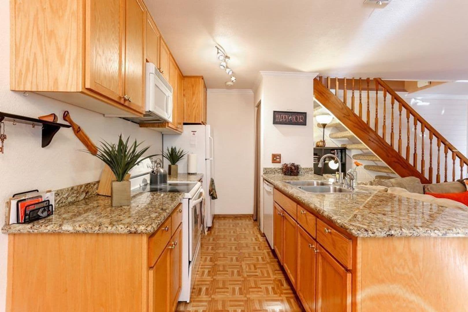 Sacramento House: 5137 Connecticut Dr