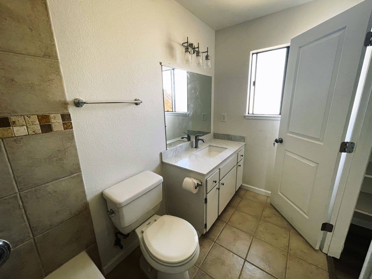 Roseville House: 627 Lassen Way