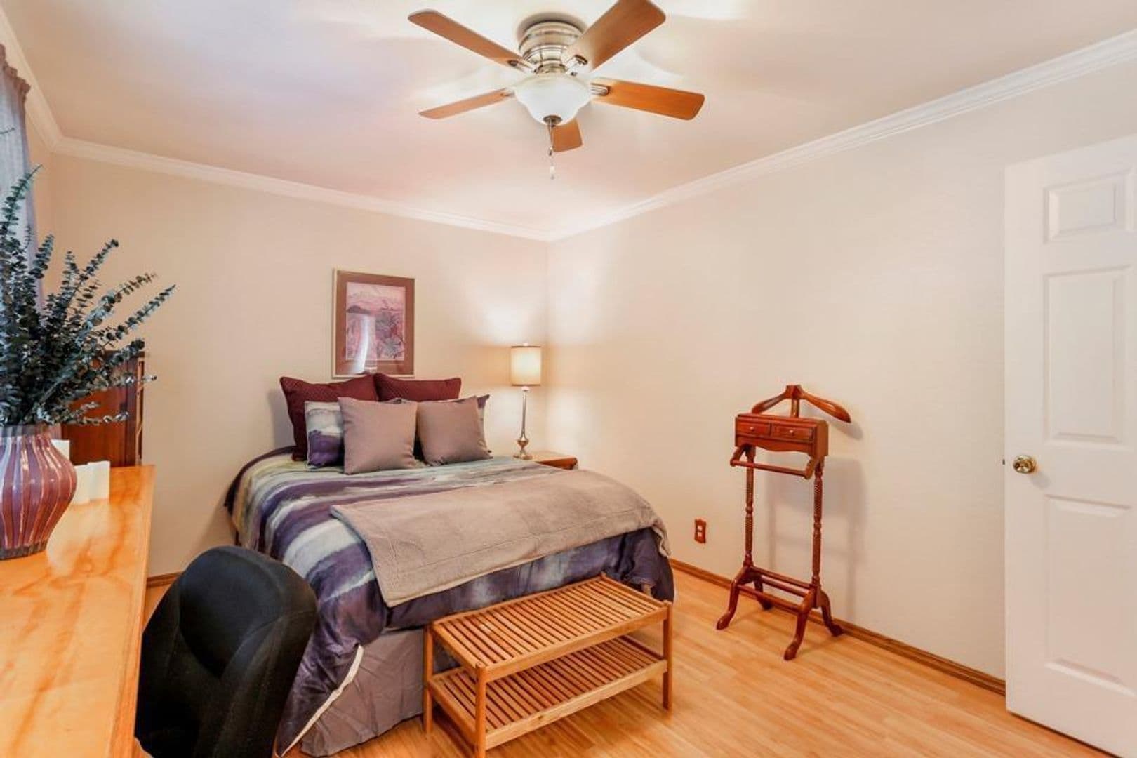 Sacramento House: 5137 Connecticut Dr