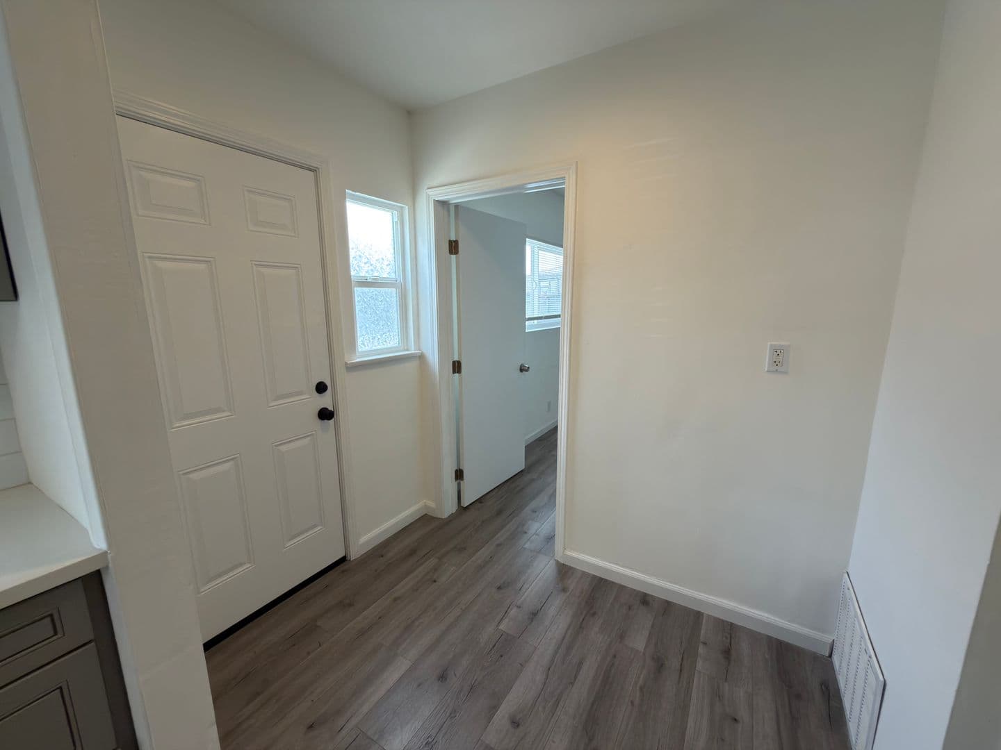 Long Beach Apartment: 1110 Mira Mar Avenue