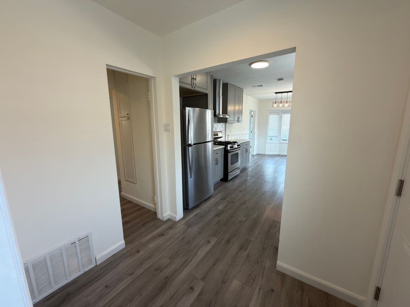 Long Beach Apartment: 1110 Mira Mar Avenue