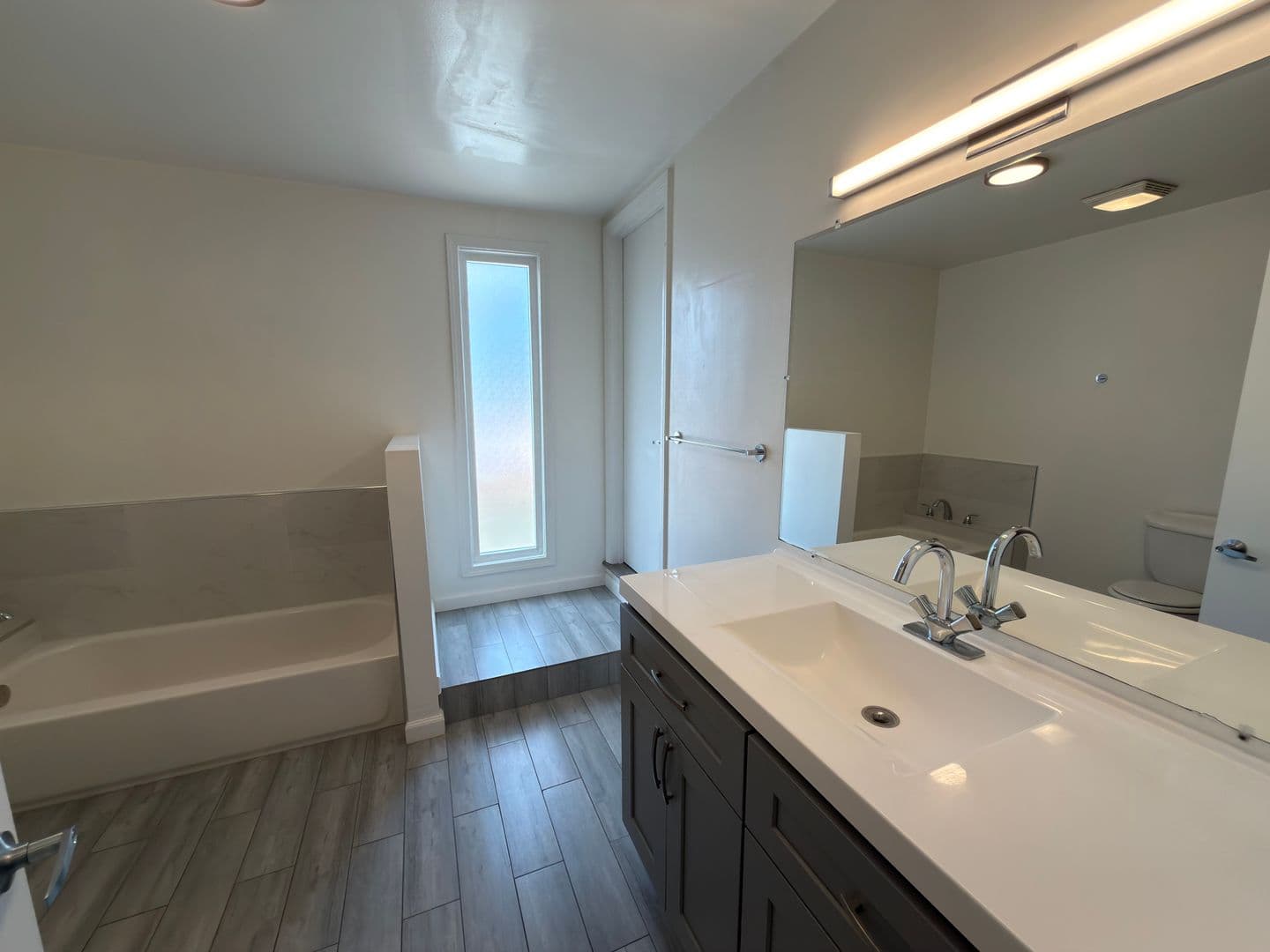 Long Beach Apartment: 1110 Mira Mar Avenue