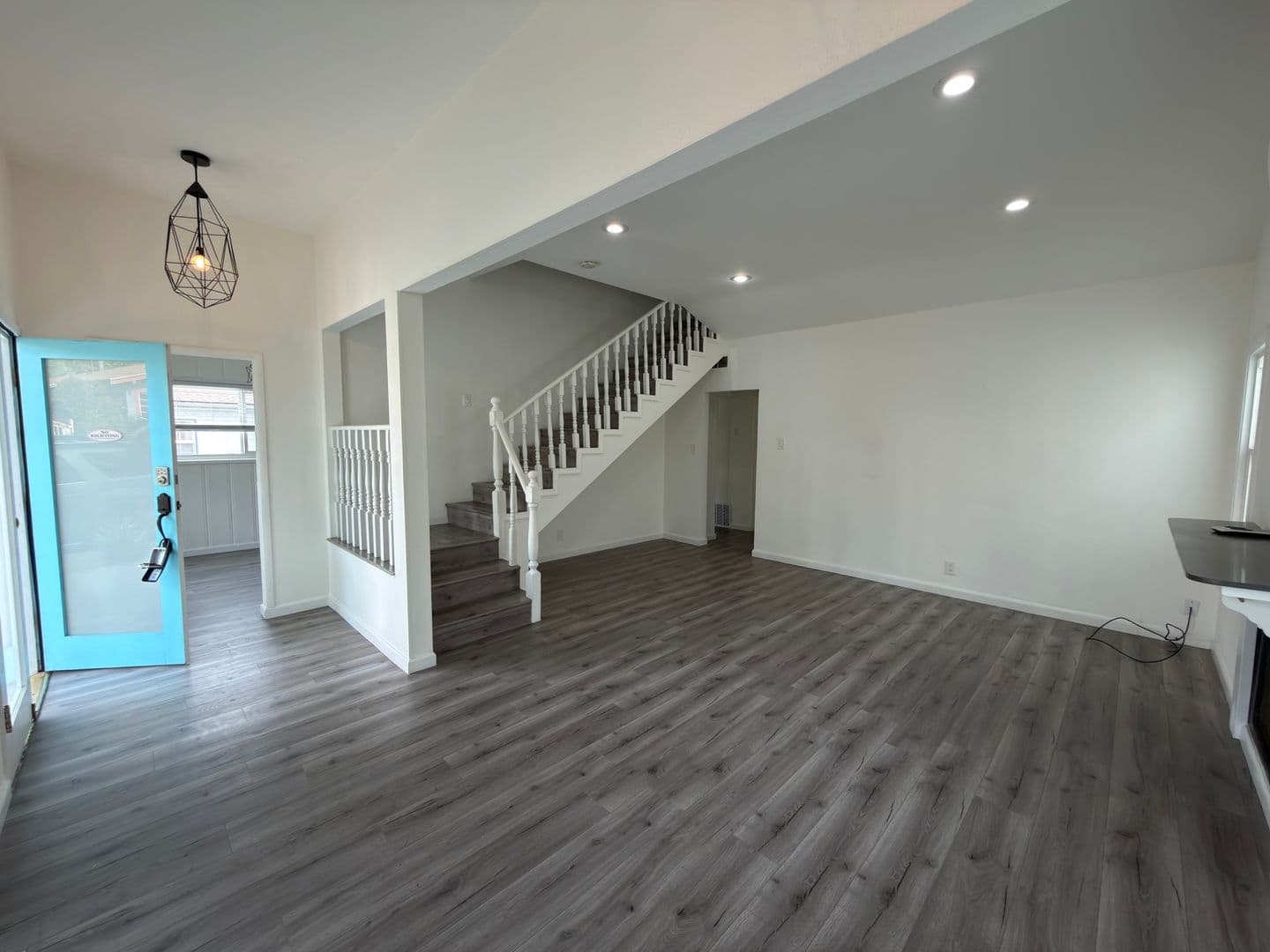 Long Beach Apartment: 1110 Mira Mar Avenue
