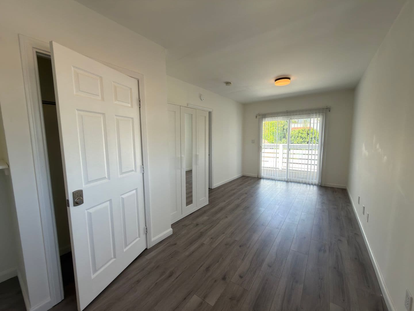 Long Beach Apartment: 1110 Mira Mar Avenue