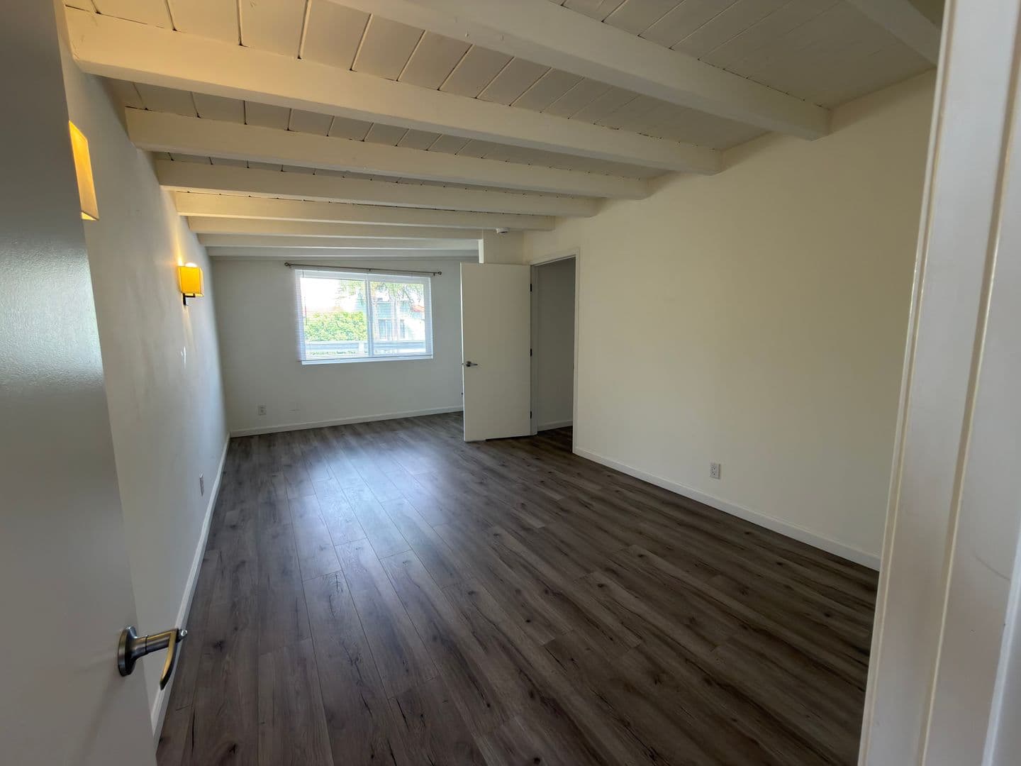 Long Beach Apartment: 1110 Mira Mar Avenue