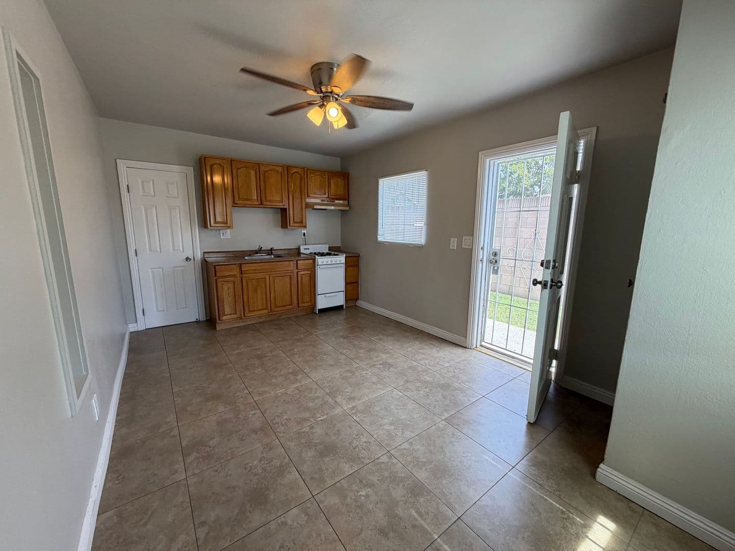 Long Beach Apartment: 339 E. 19th Street