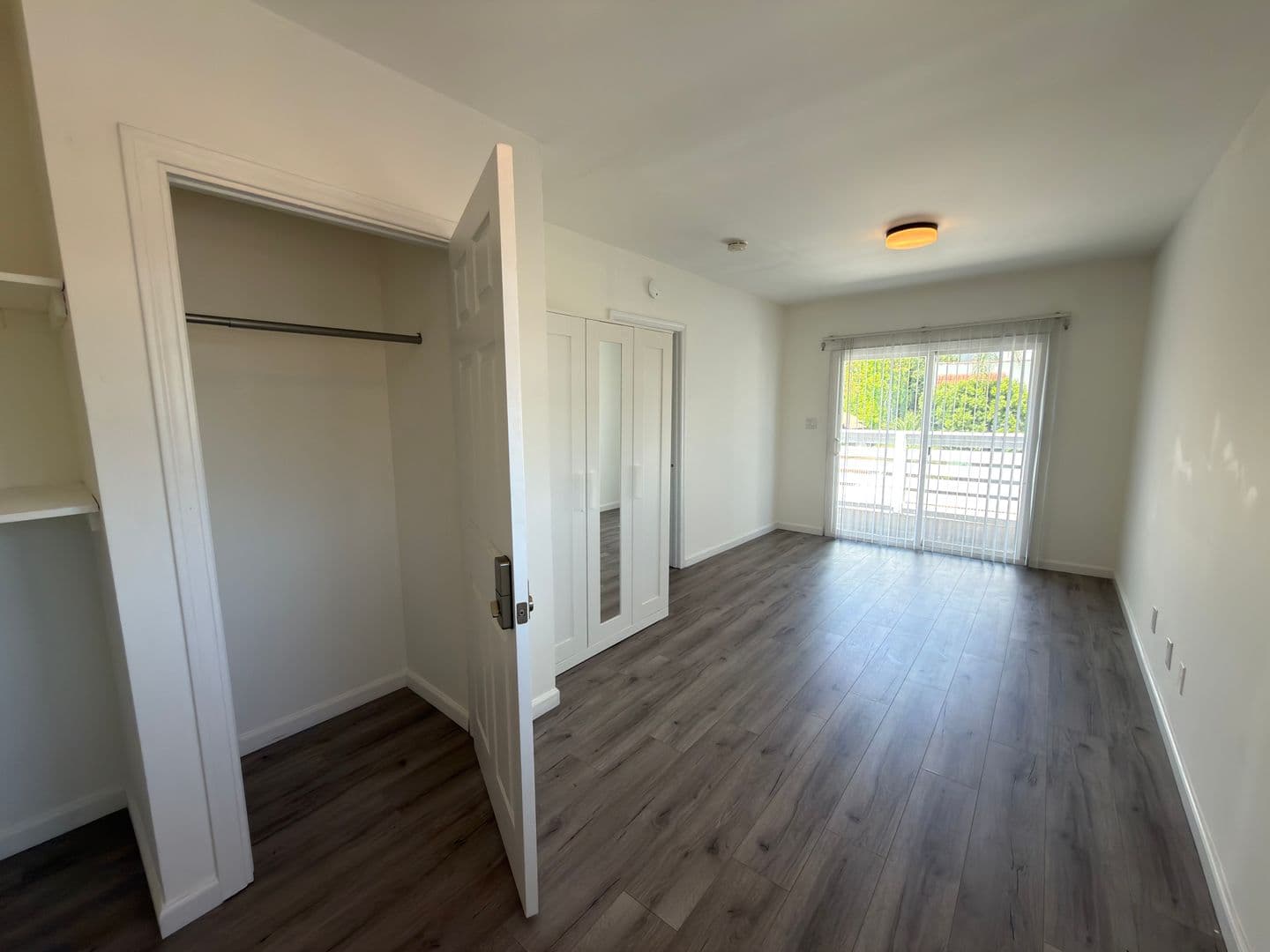Long Beach Apartment: 1110 Mira Mar Avenue