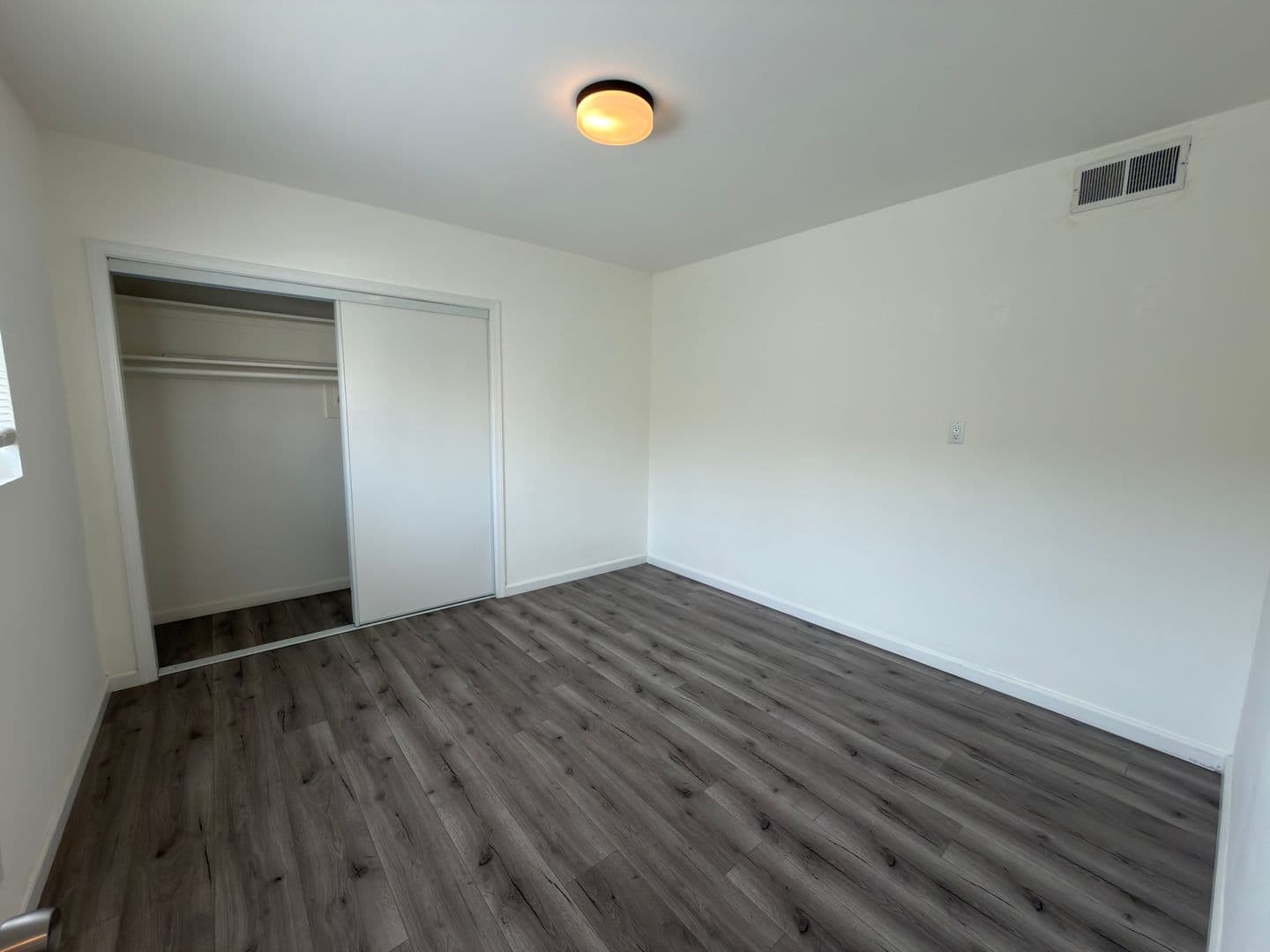 Long Beach Apartment: 1110 Mira Mar Avenue
