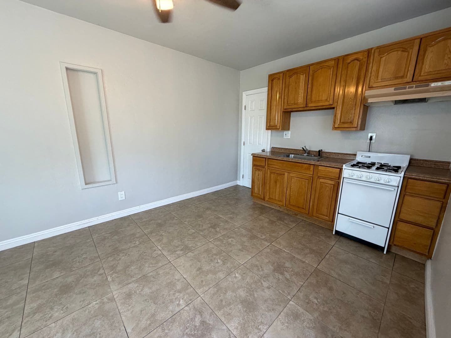 Long Beach Apartment: 339 E. 19th Street
