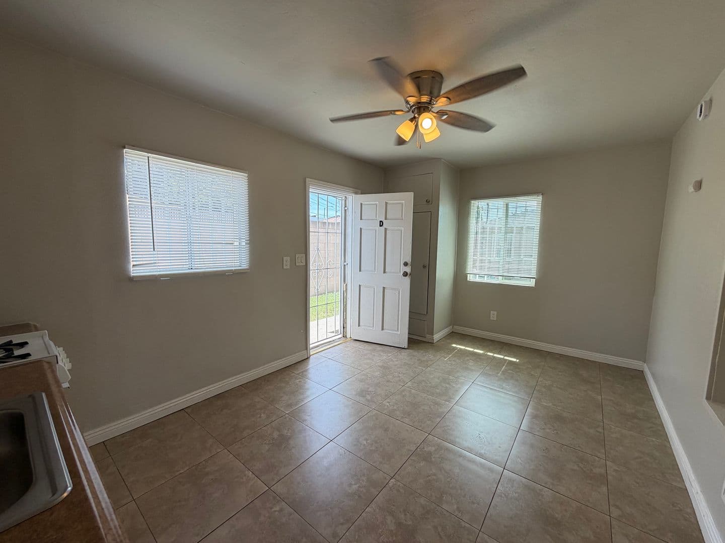 Long Beach Apartment: 339 E. 19th Street