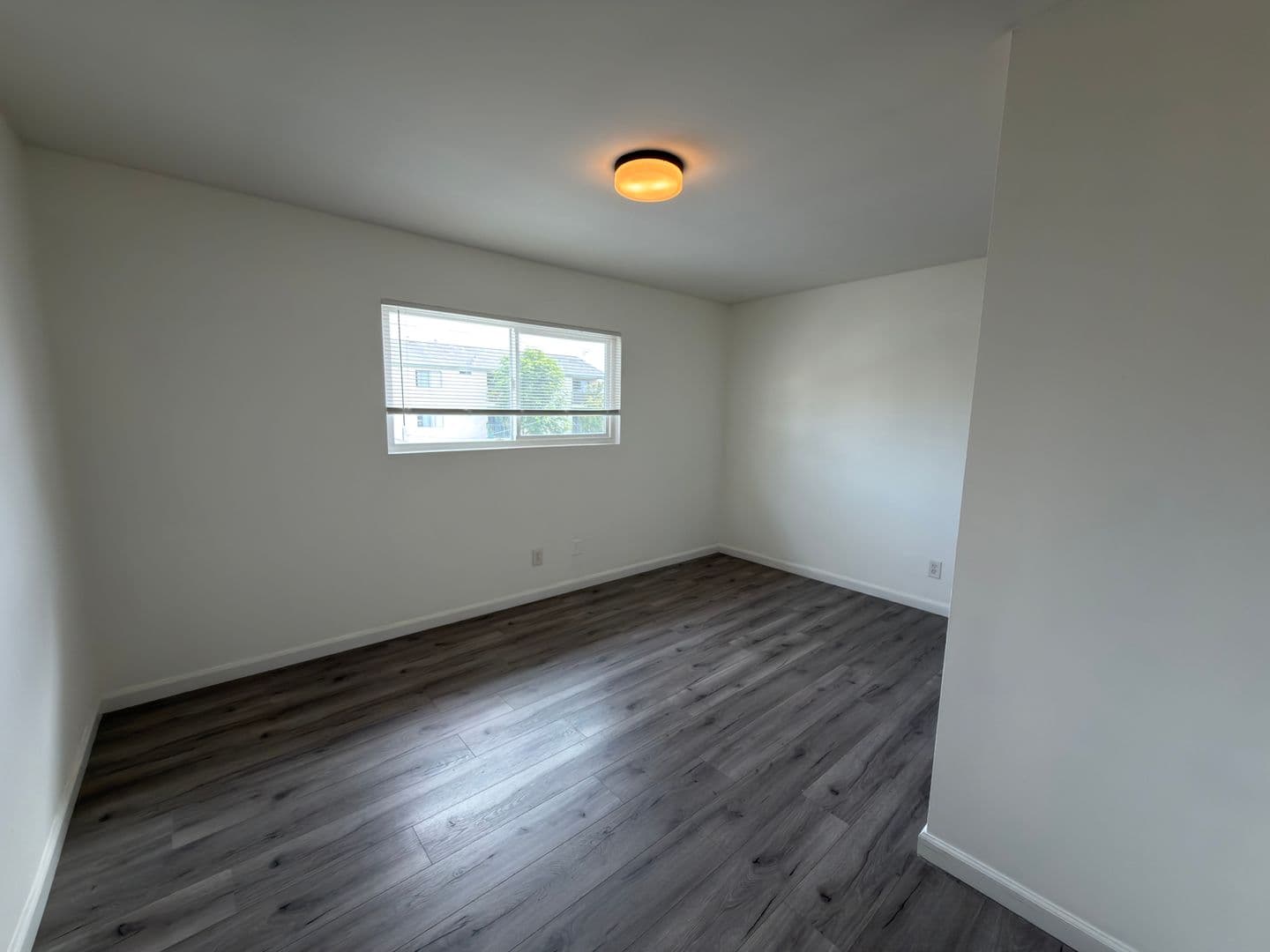 Long Beach Apartment: 1110 Mira Mar Avenue
