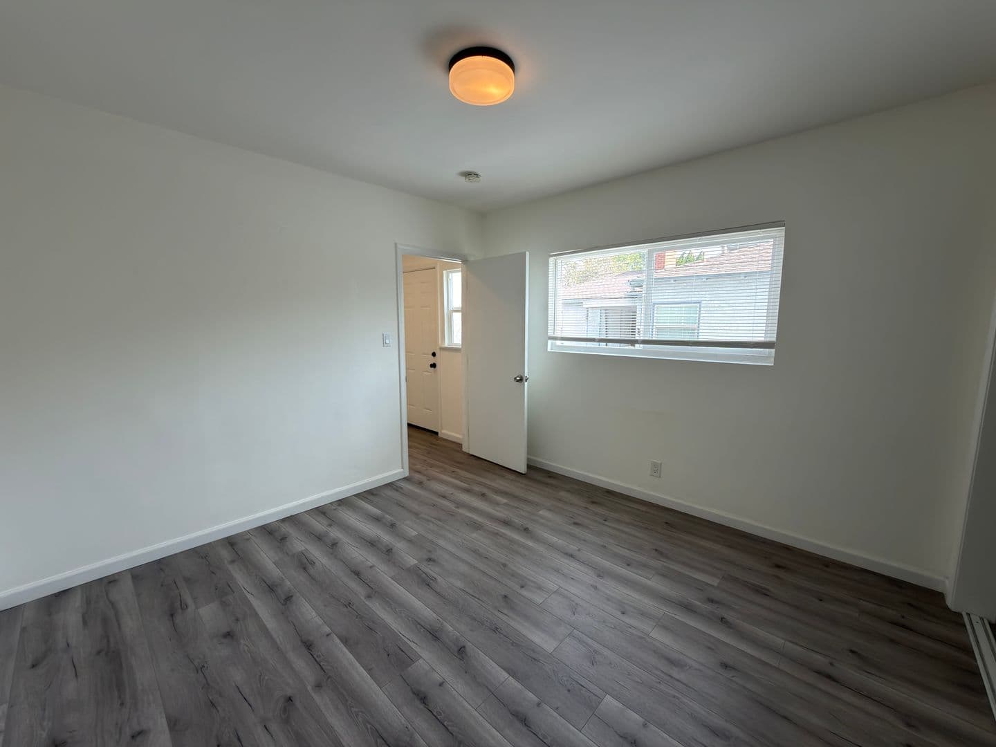 Long Beach Apartment: 1110 Mira Mar Avenue