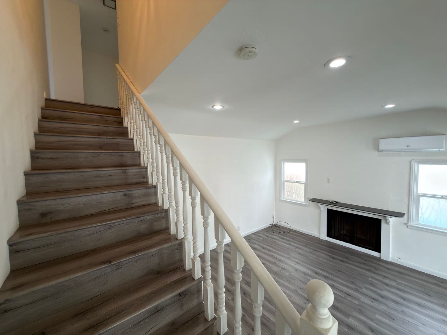 Long Beach Apartment: 1110 Mira Mar Avenue