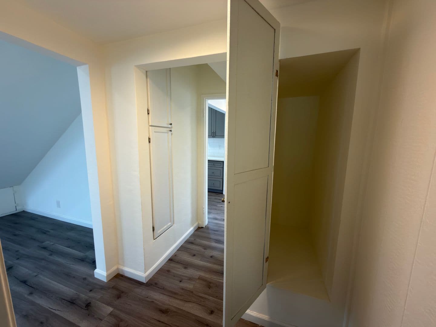 Long Beach Apartment: 1110 Mira Mar Avenue