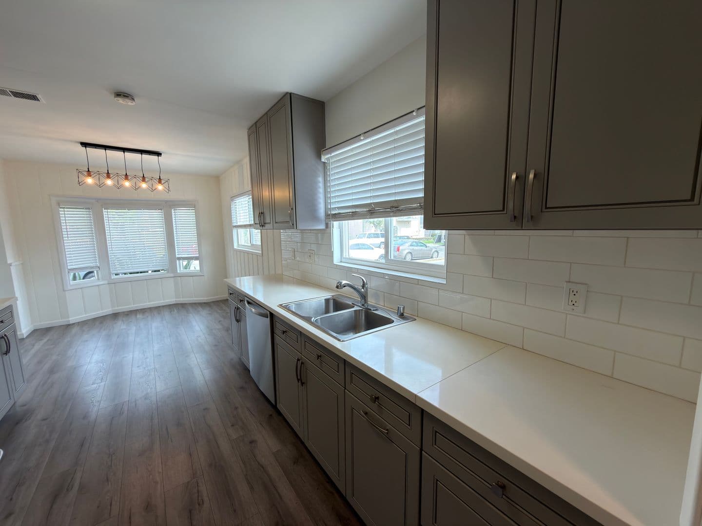 Long Beach Apartment: 1110 Mira Mar Avenue
