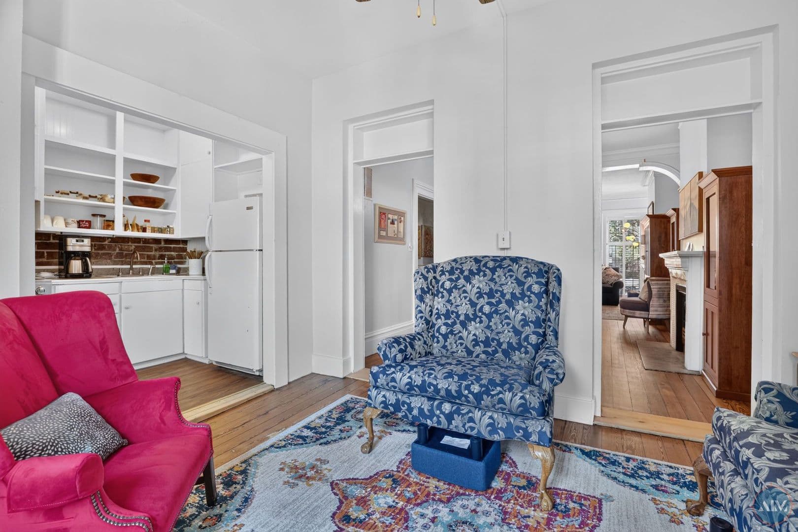 Savannah Apartment: 208 East Taylor