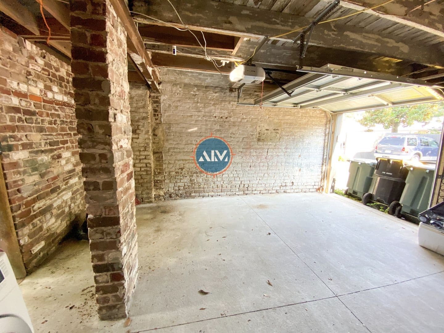 Savannah Apartment: 208 East Taylor