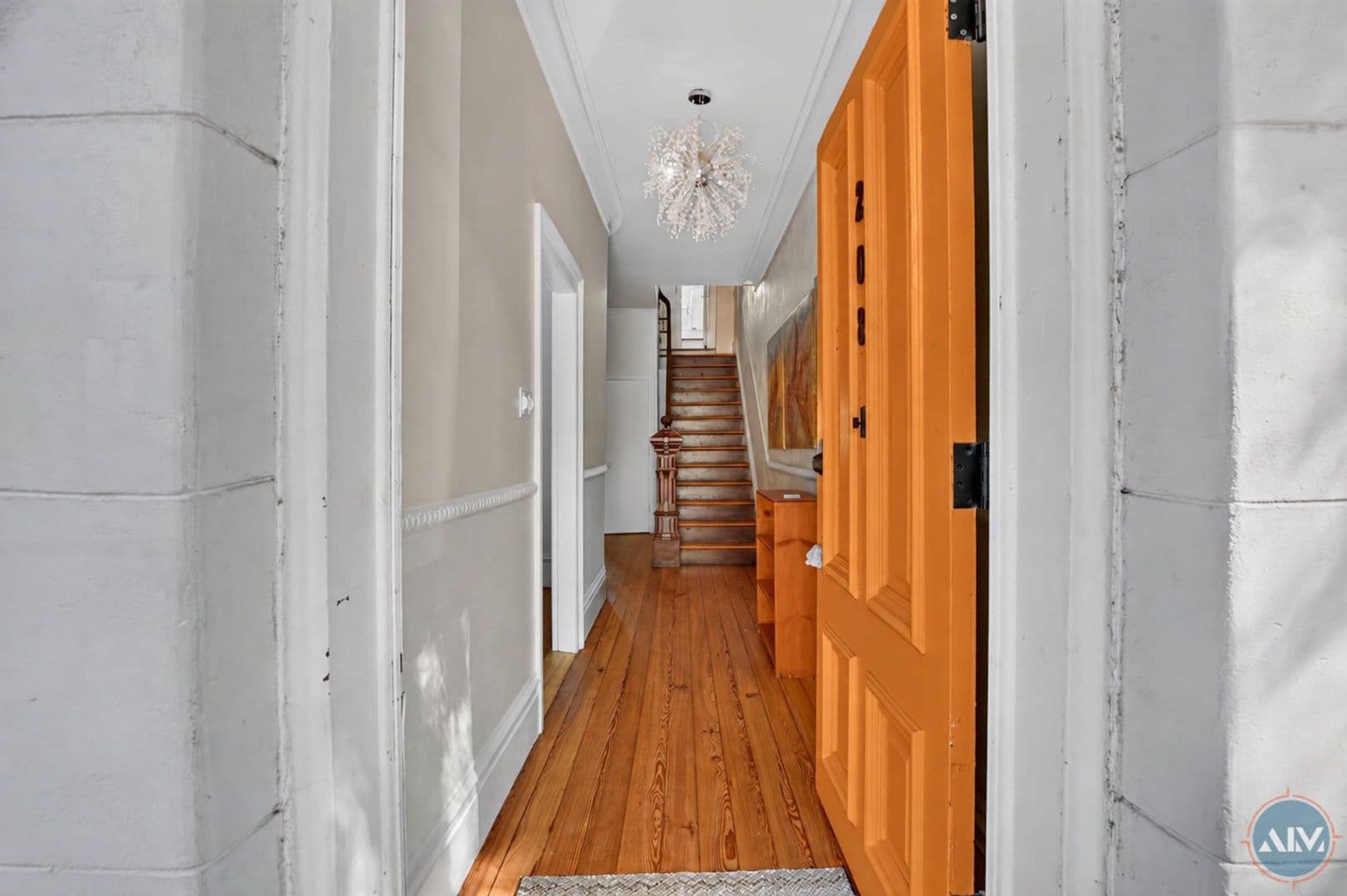 Savannah Apartment: 208 East Taylor