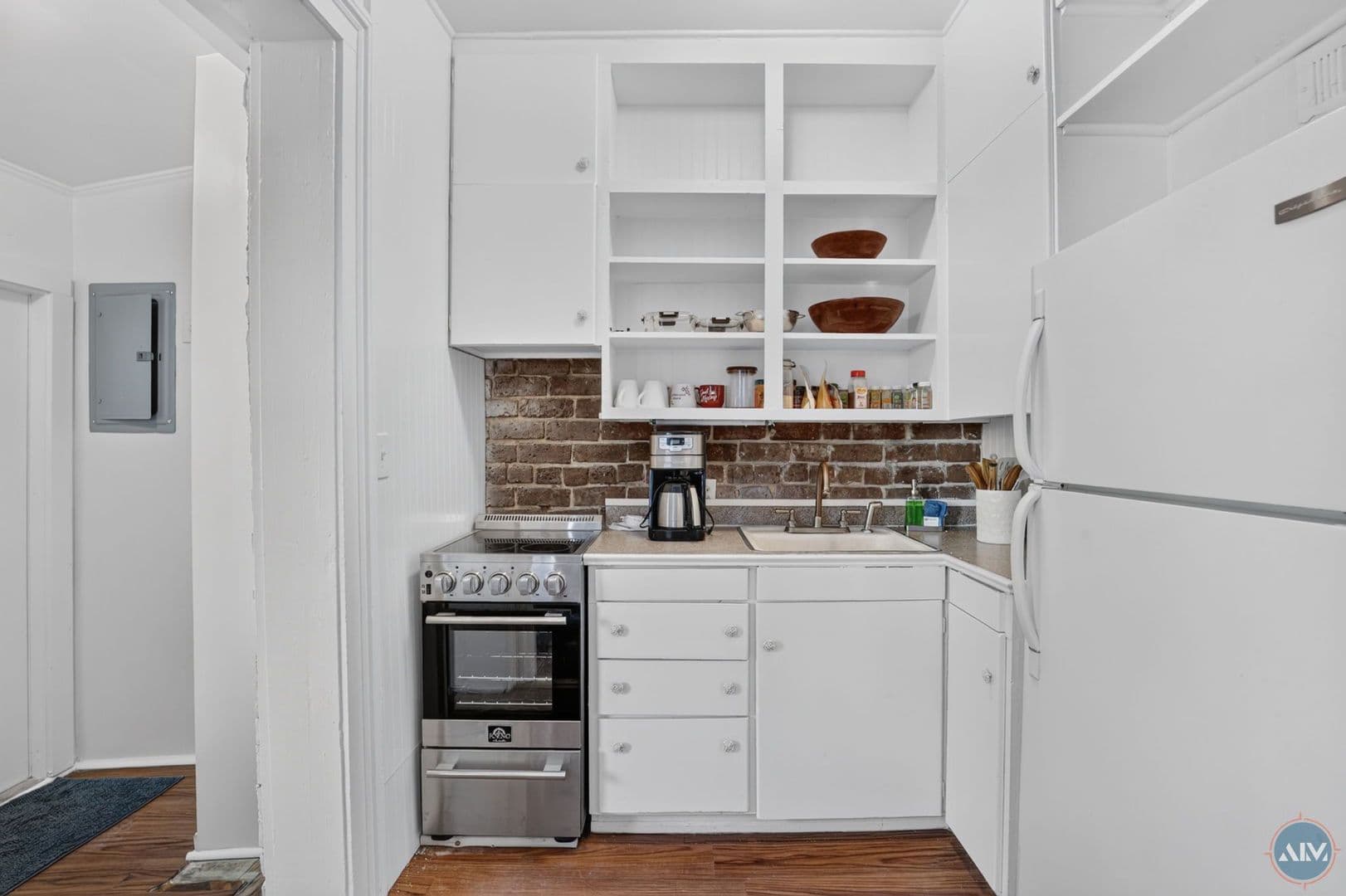 Savannah Apartment: 208 East Taylor
