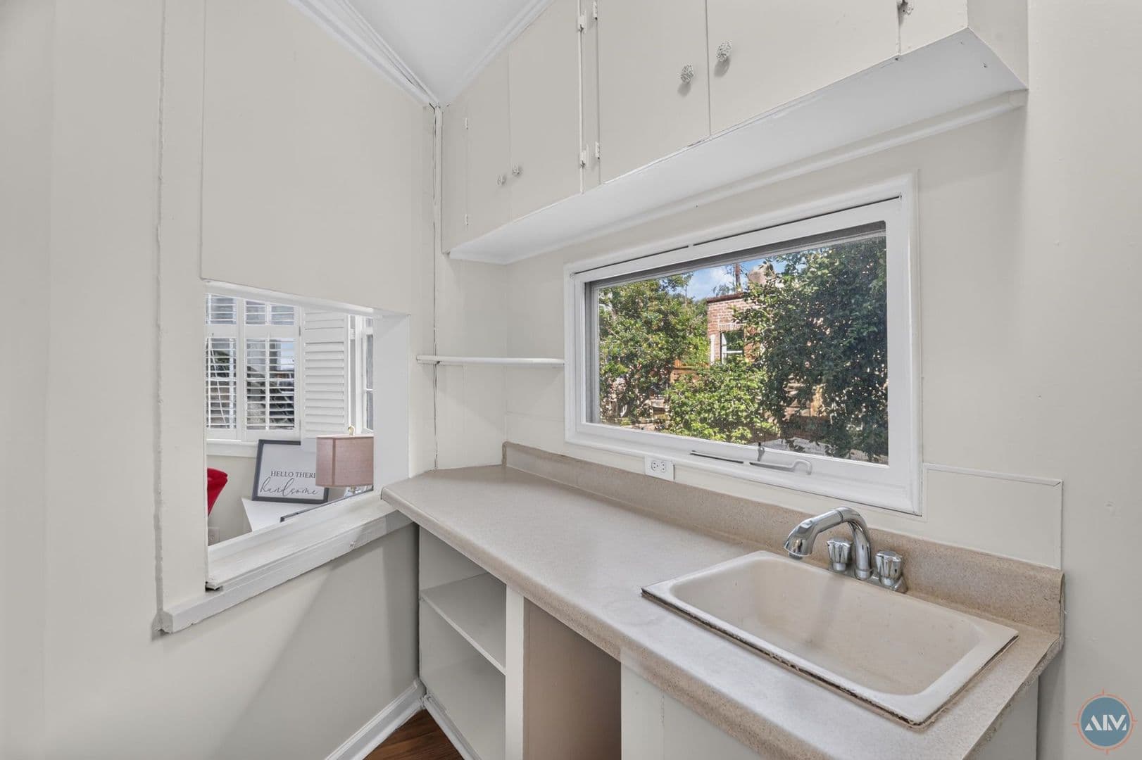 Savannah Apartment: 208 East Taylor