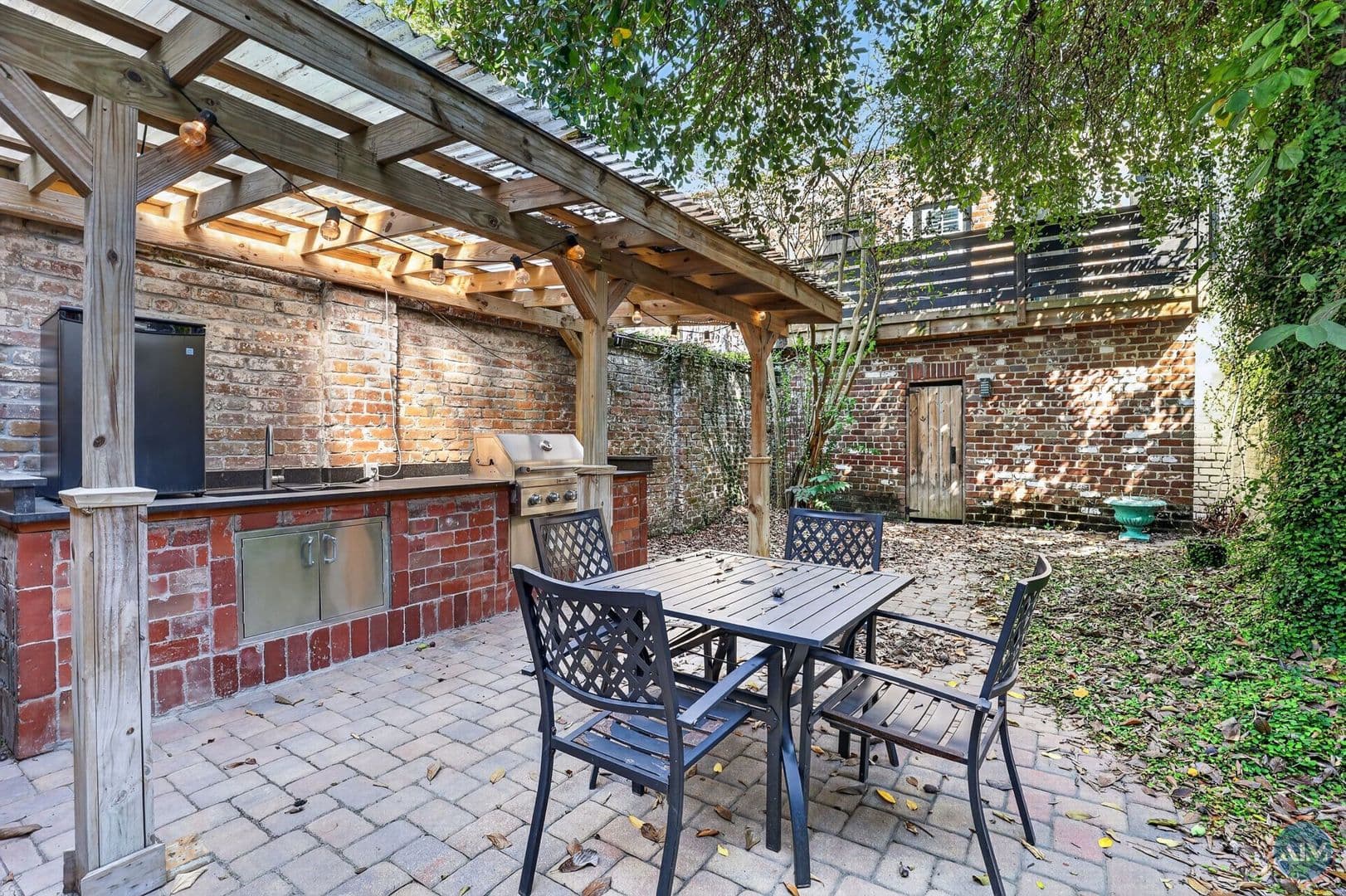Savannah Apartment: 208 East Taylor