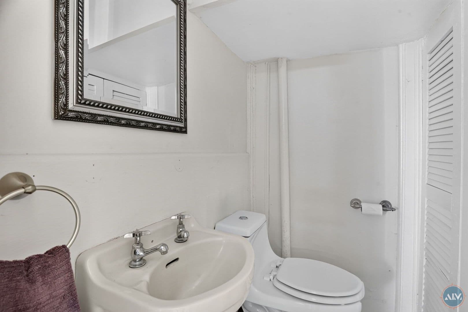 Savannah Apartment: 208 East Taylor
