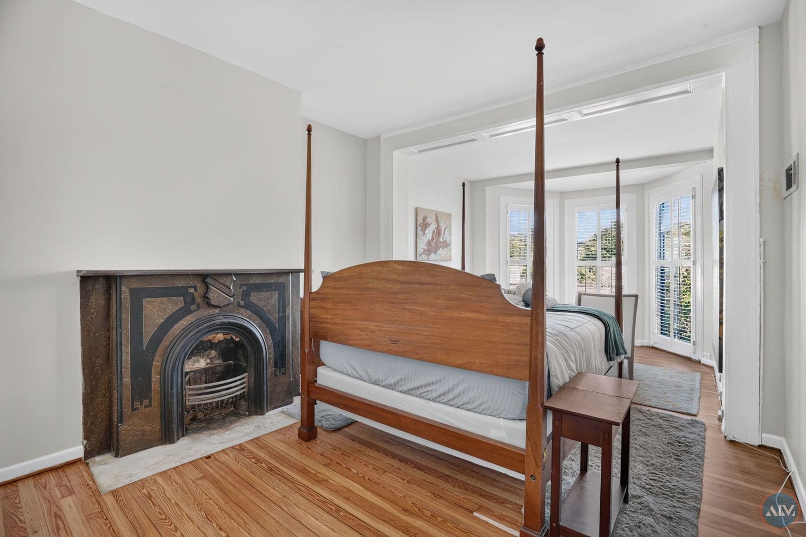 Savannah Apartment: 208 East Taylor