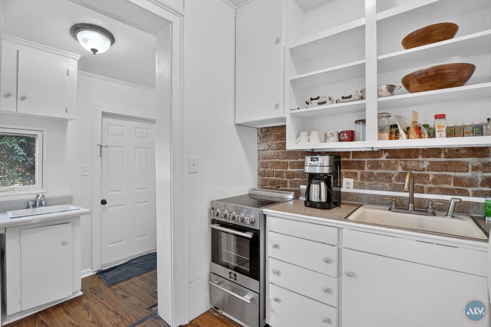 Savannah Apartment: 208 East Taylor
