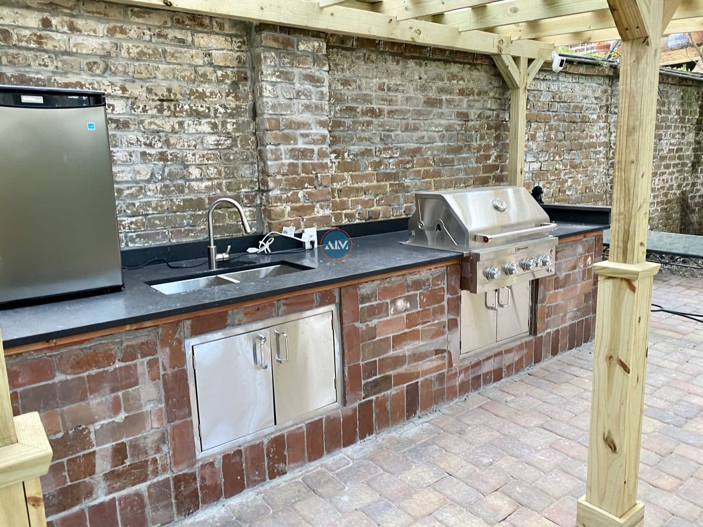 Savannah Apartment: 208 East Taylor