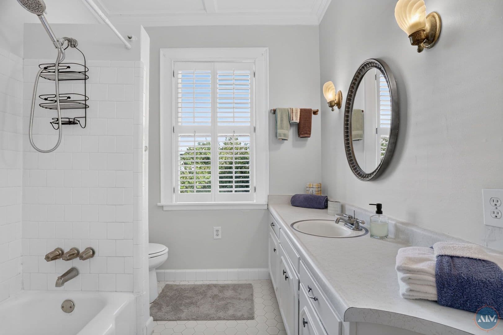 Savannah Apartment: 208 East Taylor