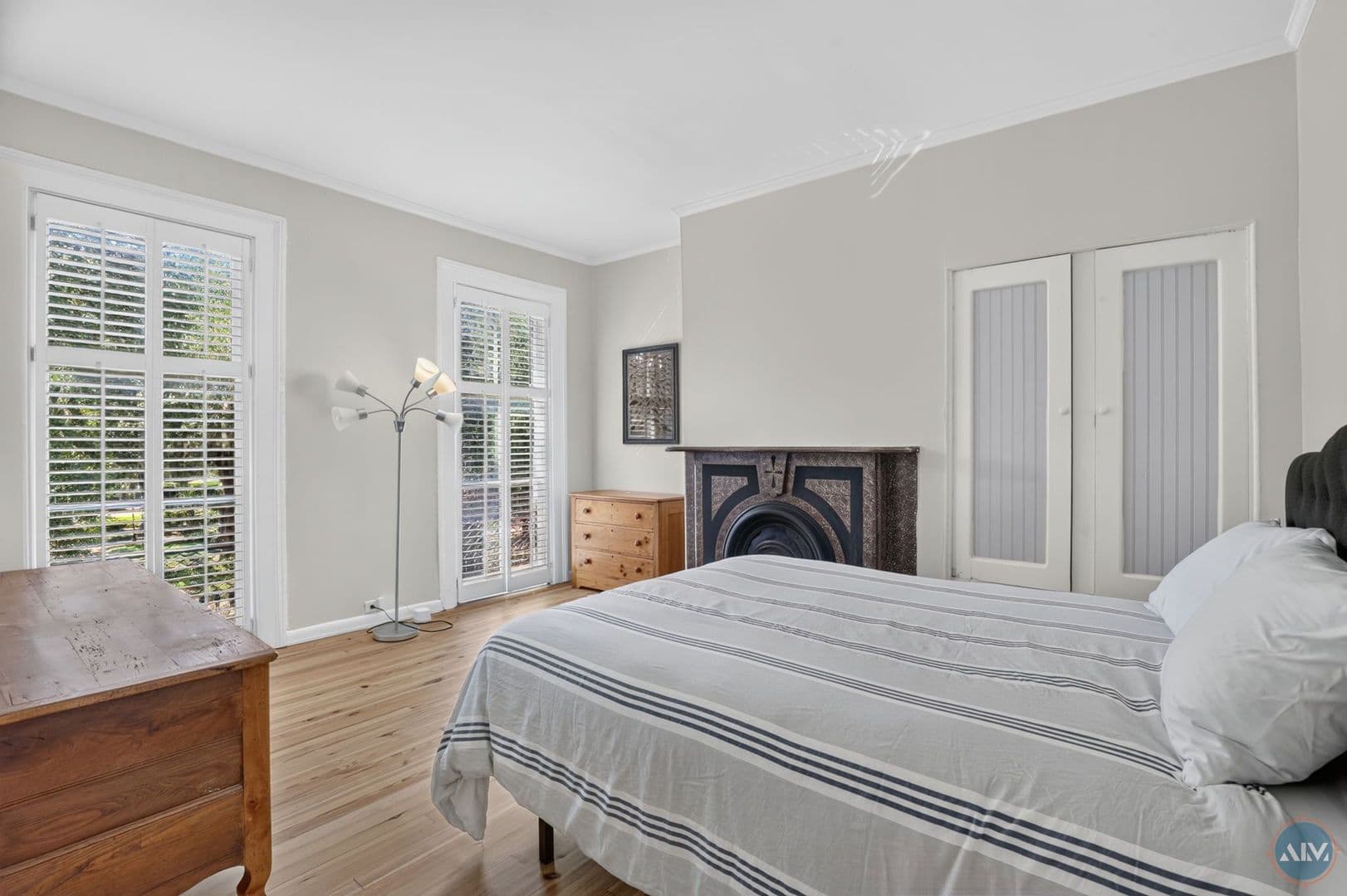 Savannah Apartment: 208 East Taylor