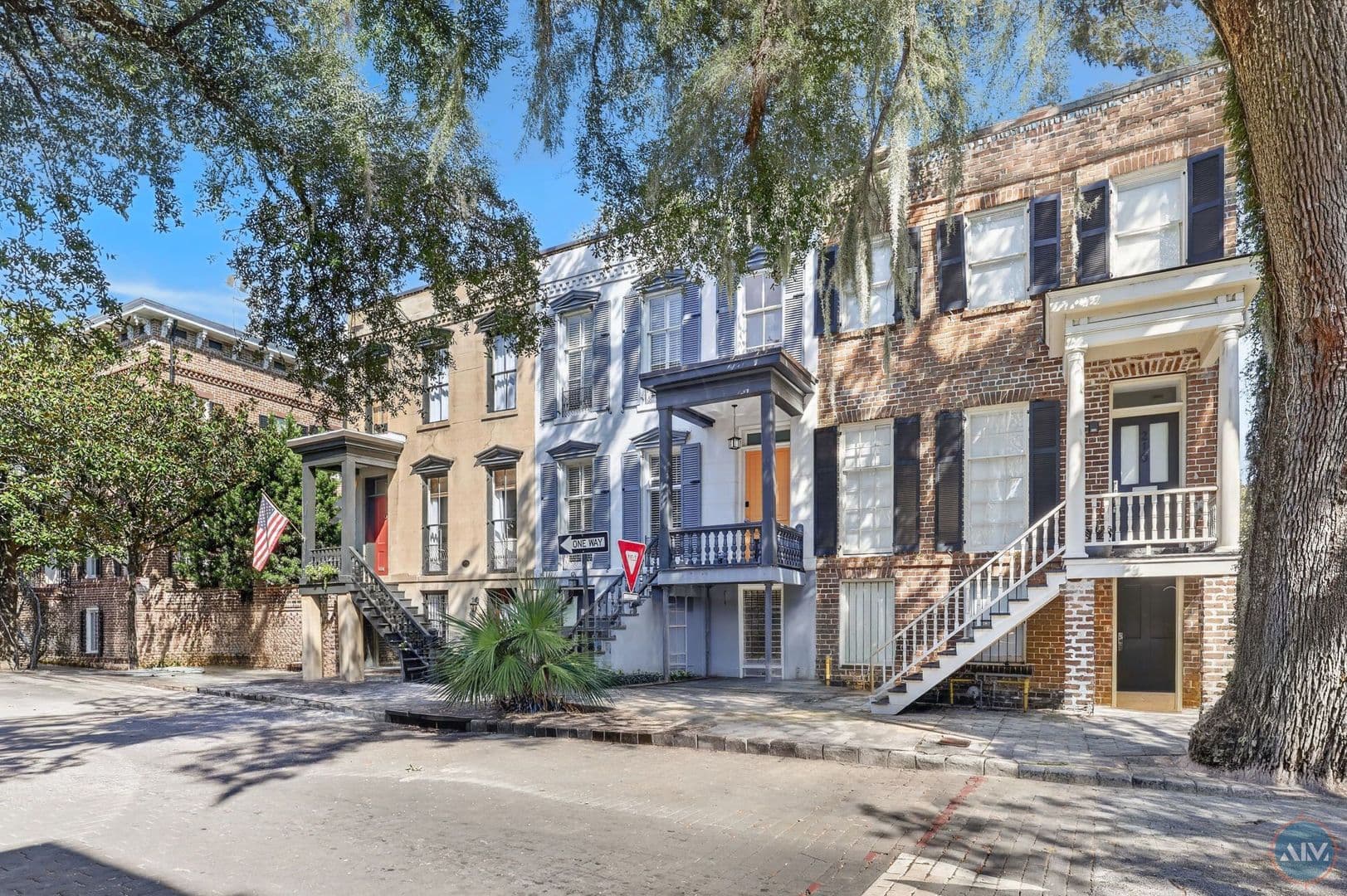 Savannah Apartment: 208 East Taylor
