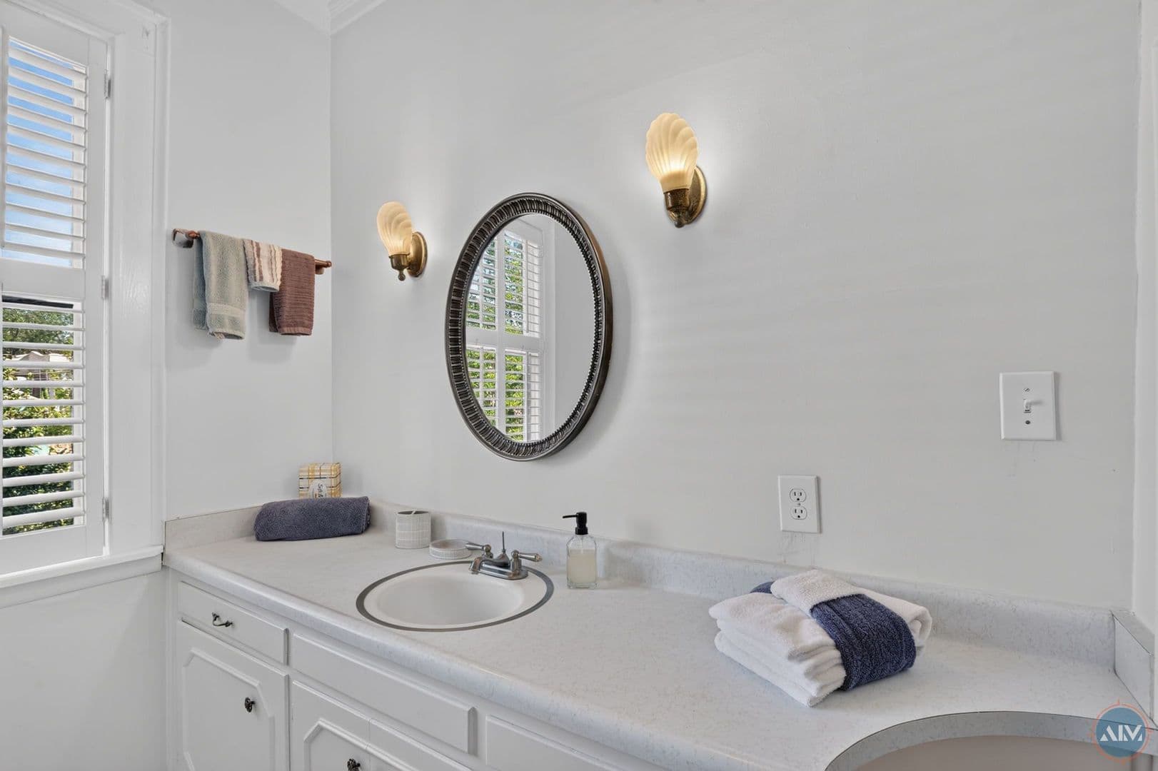 Savannah Apartment: 208 East Taylor