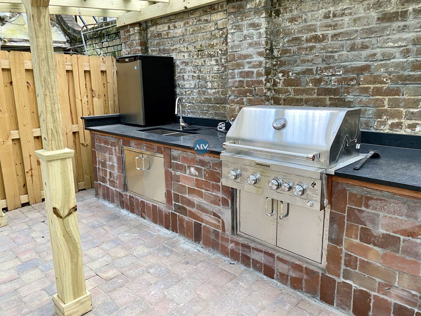 Savannah Apartment: 208 East Taylor