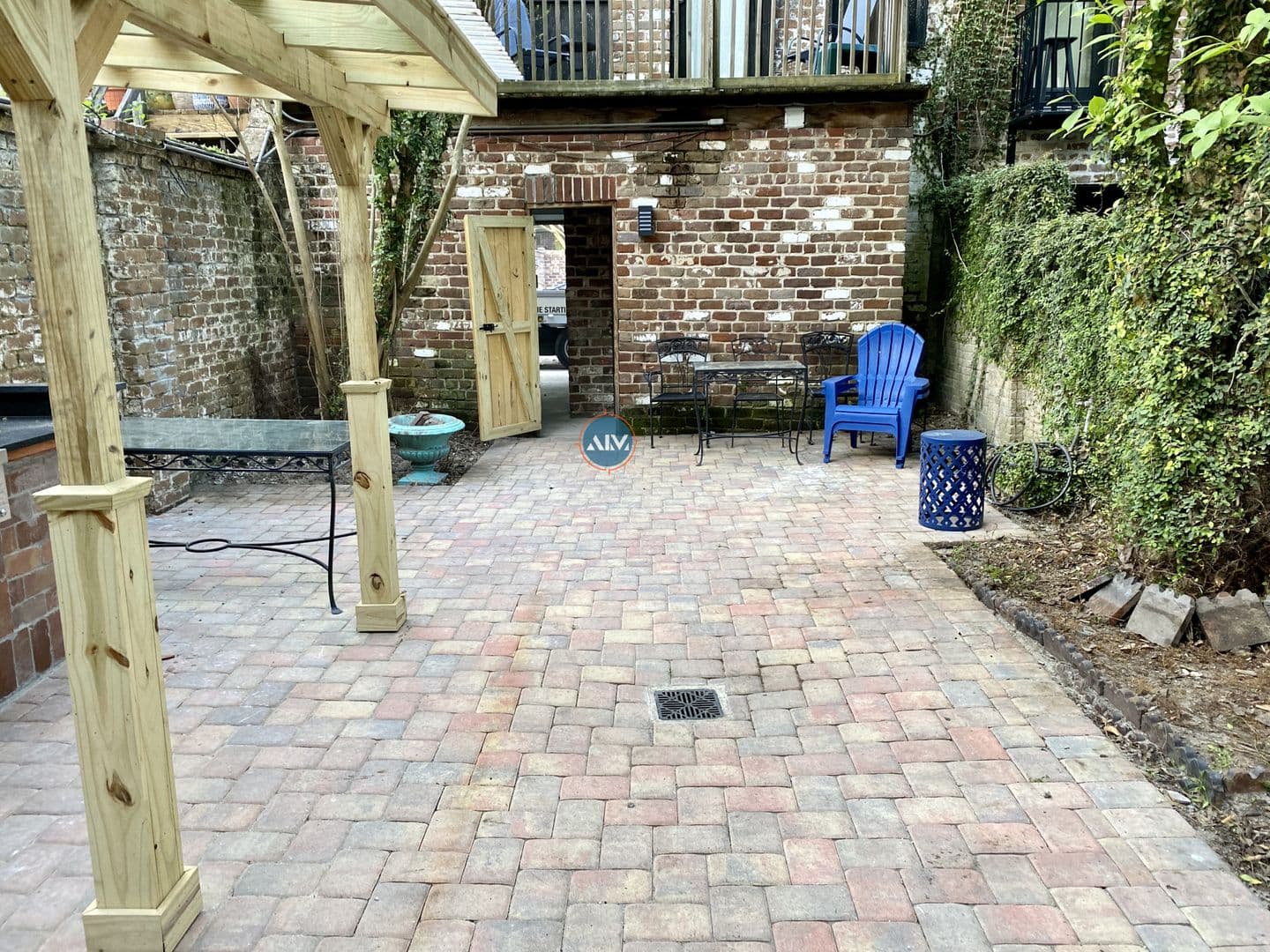 Savannah Apartment: 208 East Taylor
