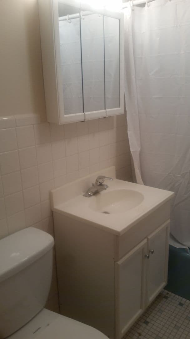 Elmhurst Apartment: 0S 540,610, 620 Old York Road
